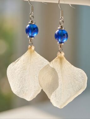 #286 HAND CRAFTED Necklace handcrafted handmade Orchid Resin Glass Beads Blue